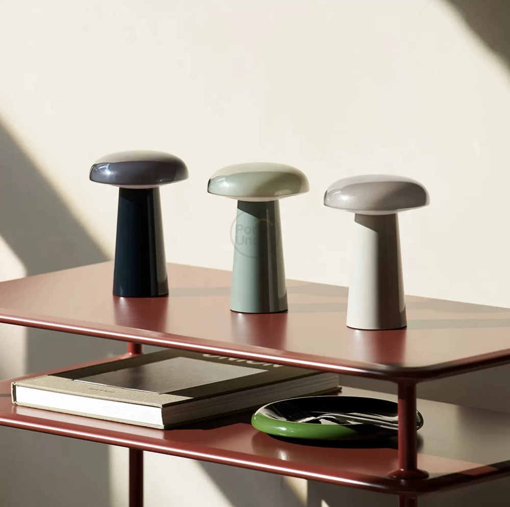 Настольный дизайнерский светильник Bellhop Battery Table Lamp от Flos