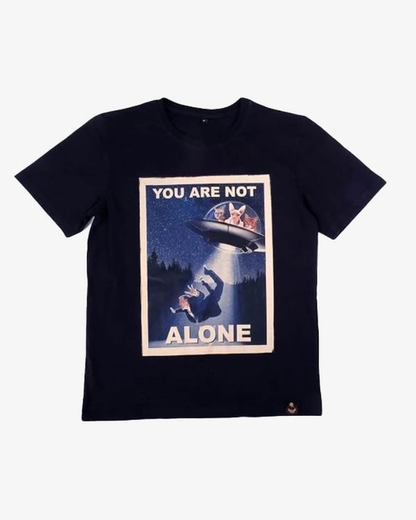 Футболка You Are Not Alone Черная - фото 1