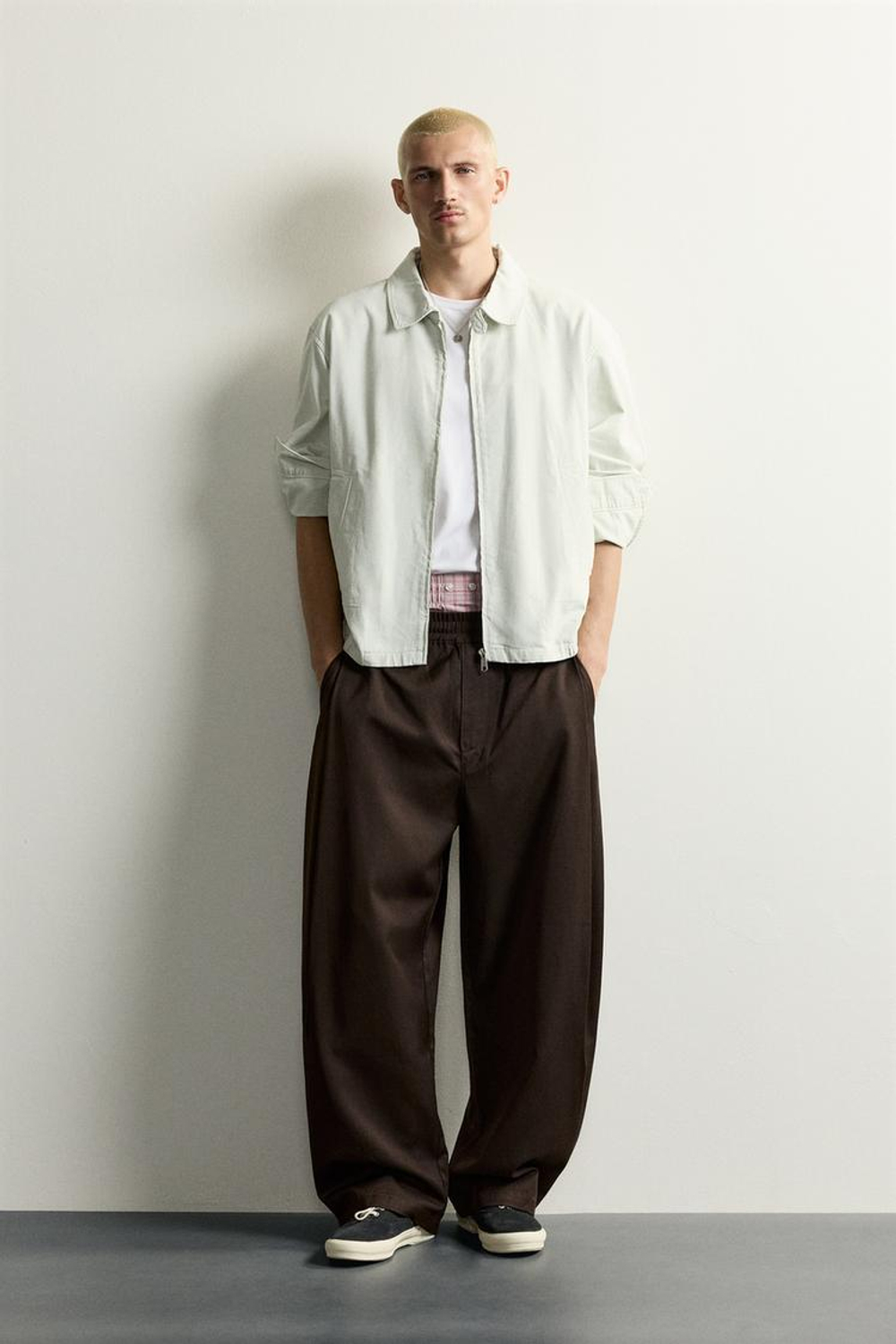ZARA БРЮКИ BALLOON FIT С БОКОВЫМИ ЗАЩИПАМИ, КОРИЧНЕВЫЙ
