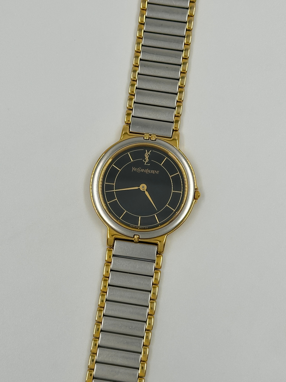 Часы Yves Saint Laurent