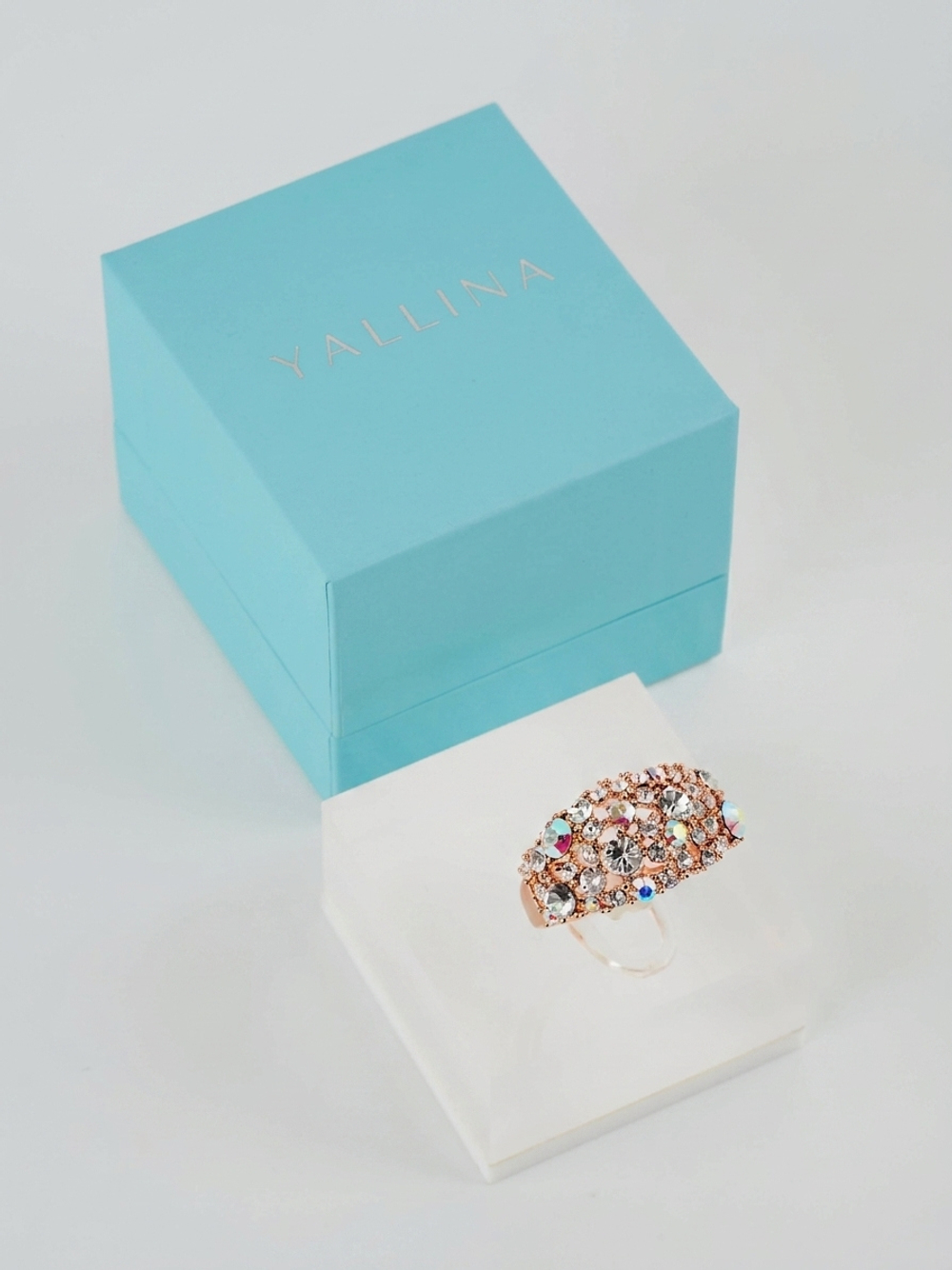 Кольцо Россыпь из белых камней-хамелеонов Swarovski