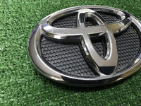 Эмблема передняя Toyota Land Cruiser 200 (15-21)