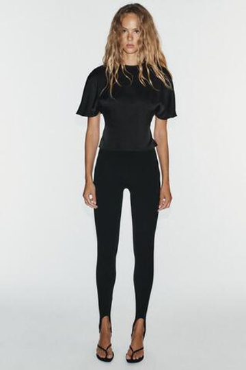 ZARA АТЛАСНЫЙ ТОП С ПОДПЛЕЧНИКАМИ И ЗАВЯЗКАМИ, ЧЕРНЫЙ
