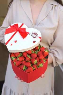 Сердце со свежей КЛУБНИКОЙ