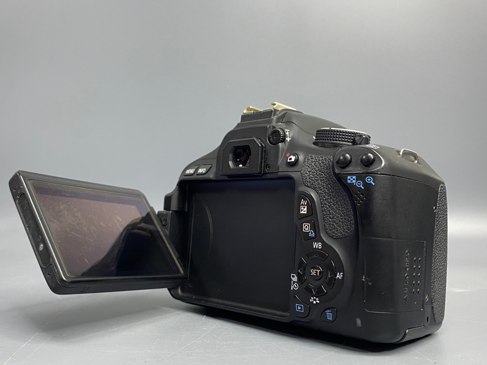 Canon EOS 600D kit 18-55mm ll 38.000 Кадров