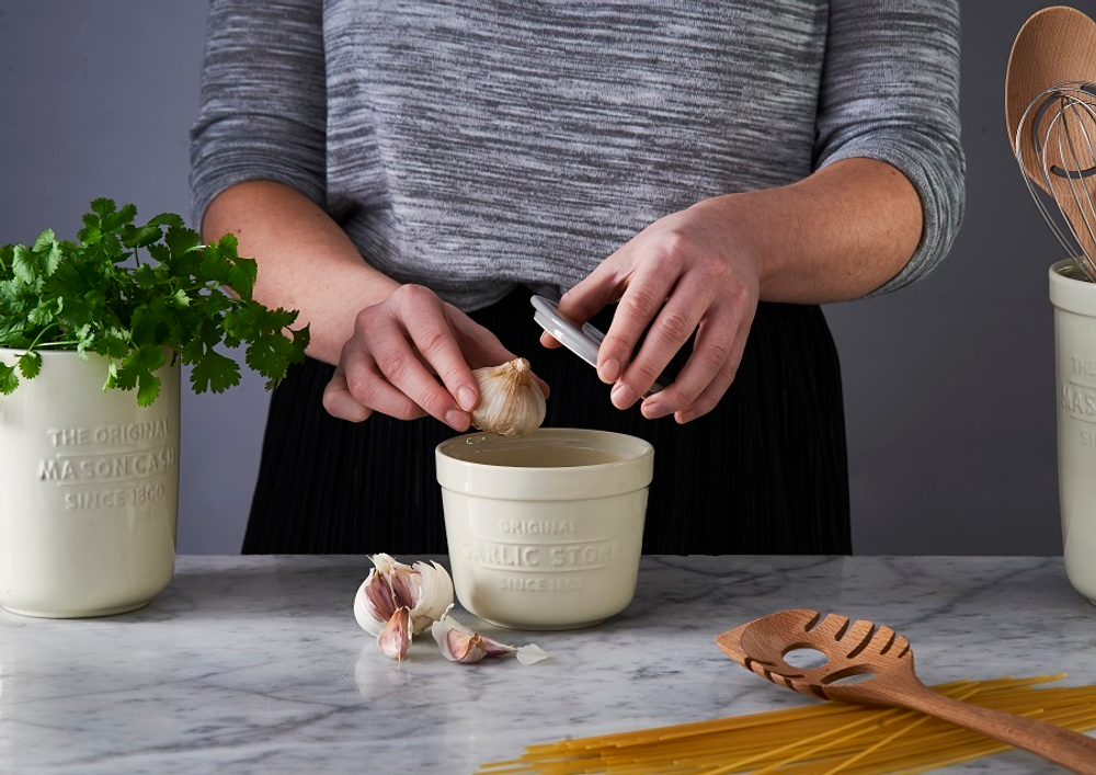 Емкость для чеснока с теркой innovative kitchen