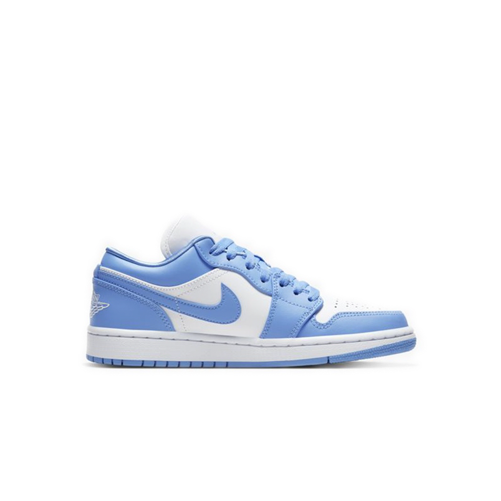 alt="Air Jordan 1 Low UNC AO9944-441 женские University Blue White вид сбоку на белом фоне"