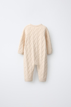 ZARA ТРИКОТАЖНЫЙ КОМБИНЕЗОН С КОСАМИ, ЭКРЮ