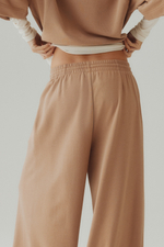 Брюки со складками и стяжкой — Светло-бежевый - H&M