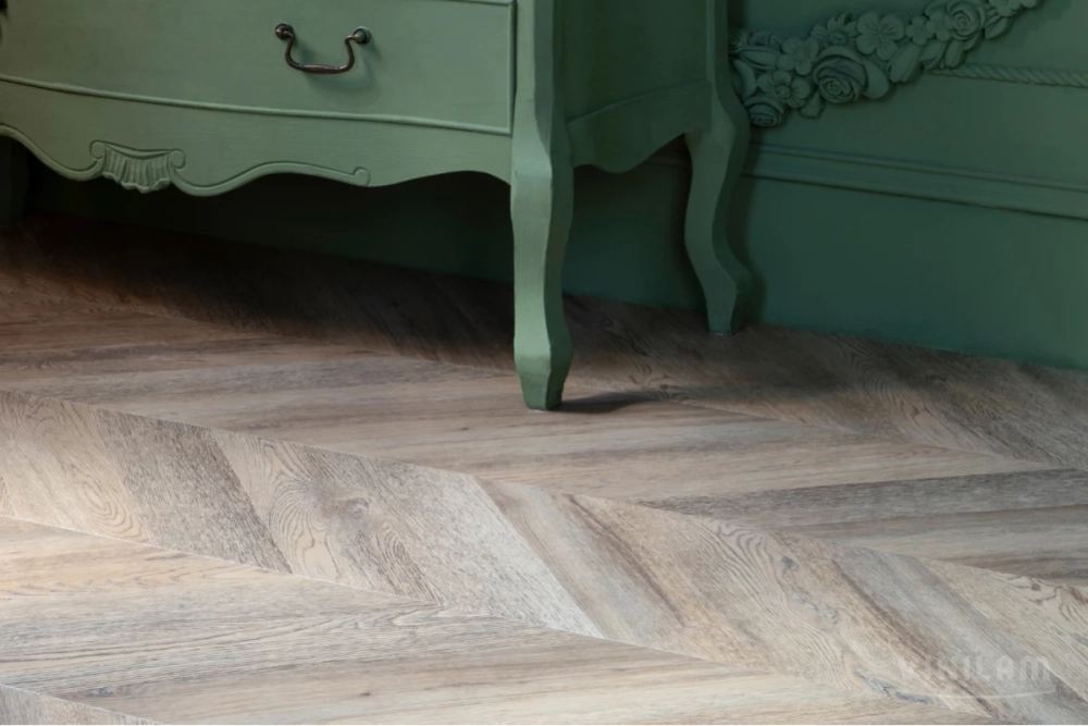 Кварц-винил ISOCORE Vinilam Parquet Chevron 8,5 мм Шеврон Шампань 1.58 м2