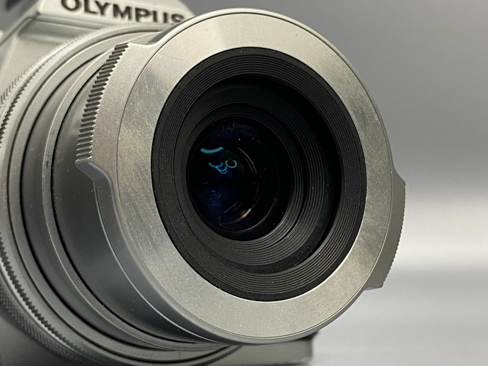 Olympus OM-D E-M5 Mark II kit 14-42mm 21700 кадров
