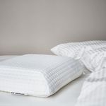 Ортопедическая подушка IKEA MJOLKKLOCKA (МЬЁЛККЛОККА), Белый, 41x71 см