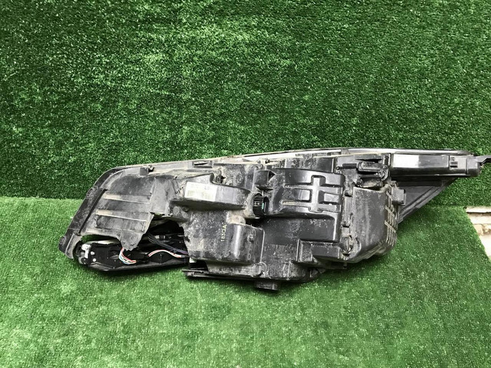 Битая Фара правая Kia Sorento 3 UM Prime 17-20 LED