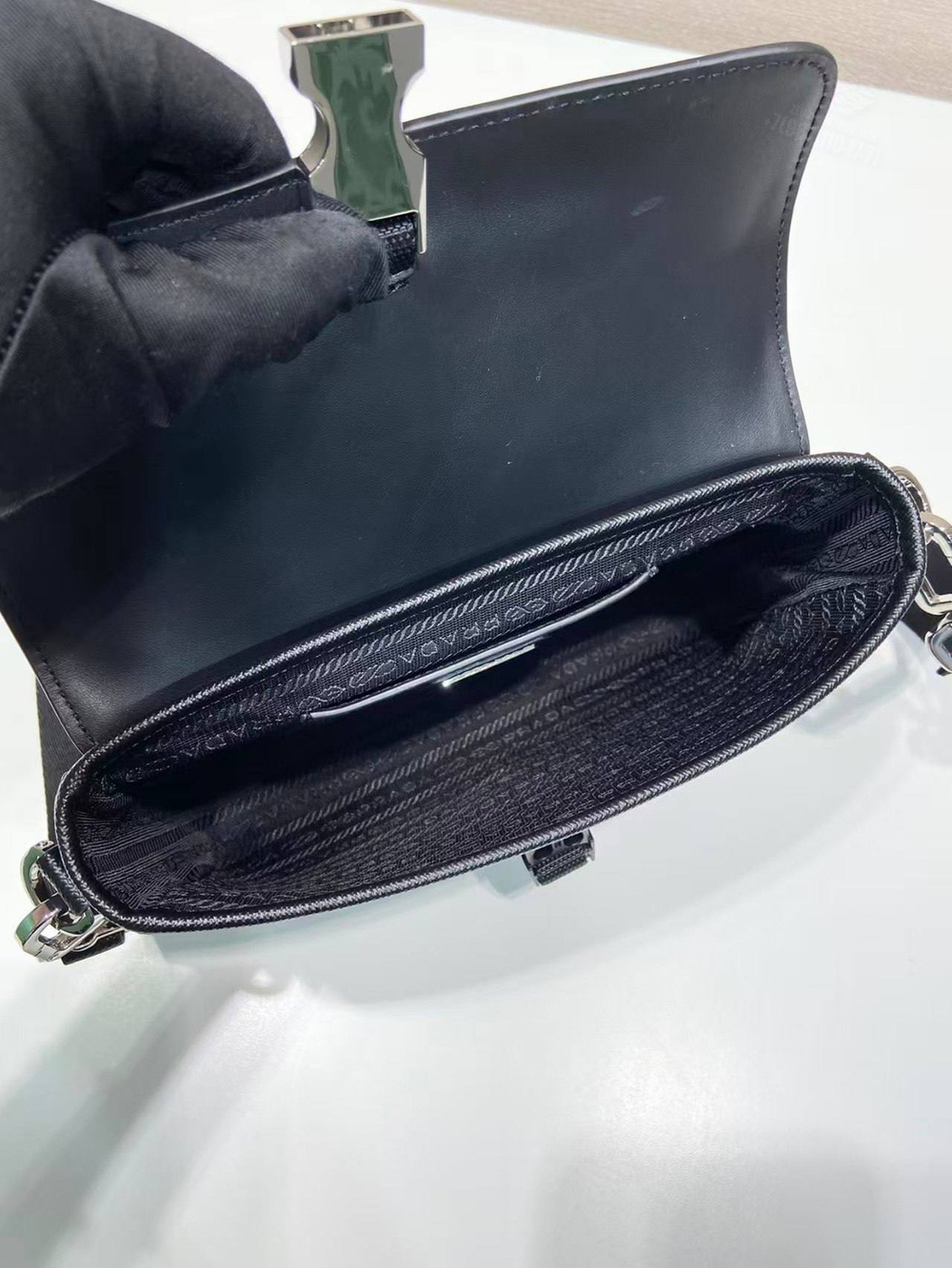 Сумка через плечо Prada