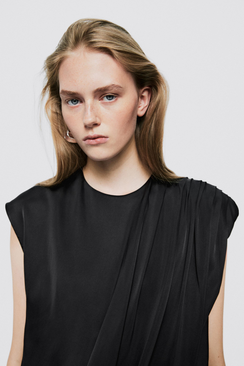 Massimo Dutti Асимметричный, драпированный топ со сборками - Limited Edition, черный