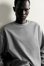 ФУТБОЛКА RELAXED FIT С РАЗРЕЗАМИ — ZARA