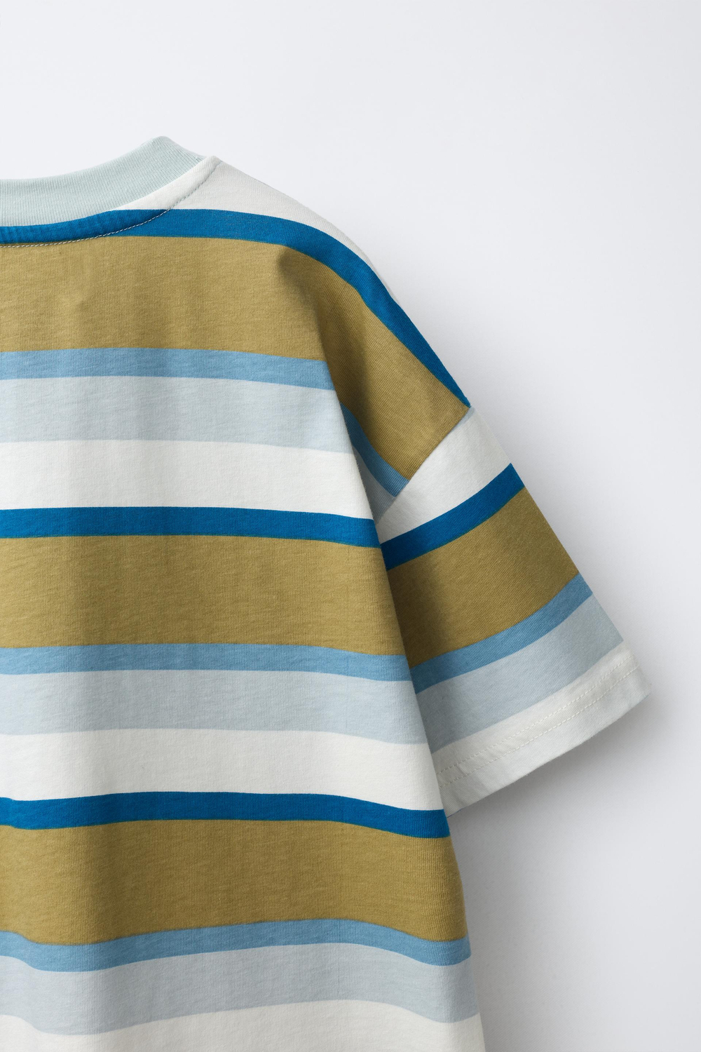 ZARA ФУТБОЛКА В ПОЛОСКУ С НАШИВКОЙ, ПОЛОСКИ