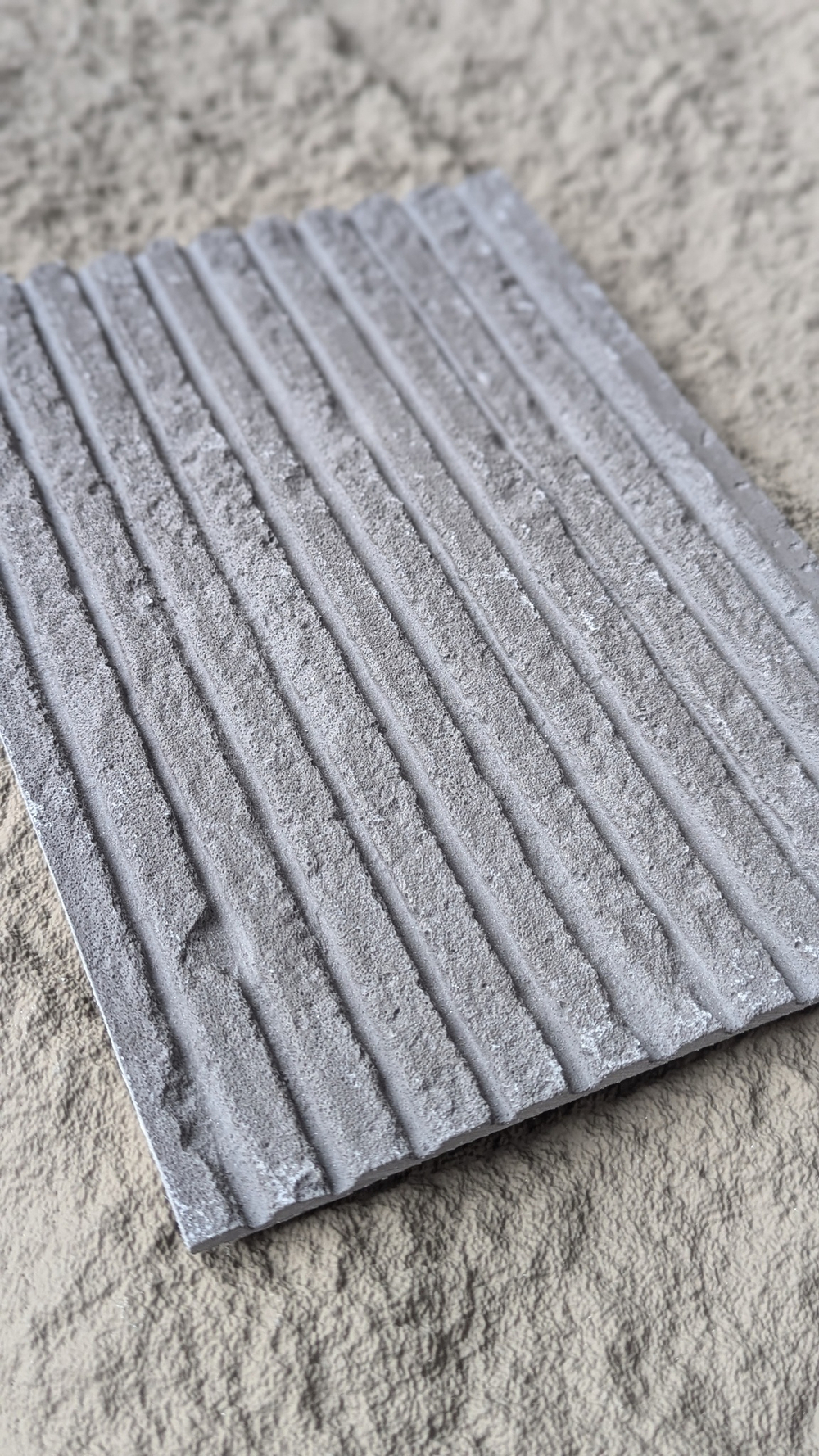 Crisscross stone
