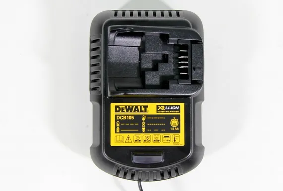 Зарядное устройство "DeWALT" DCB105