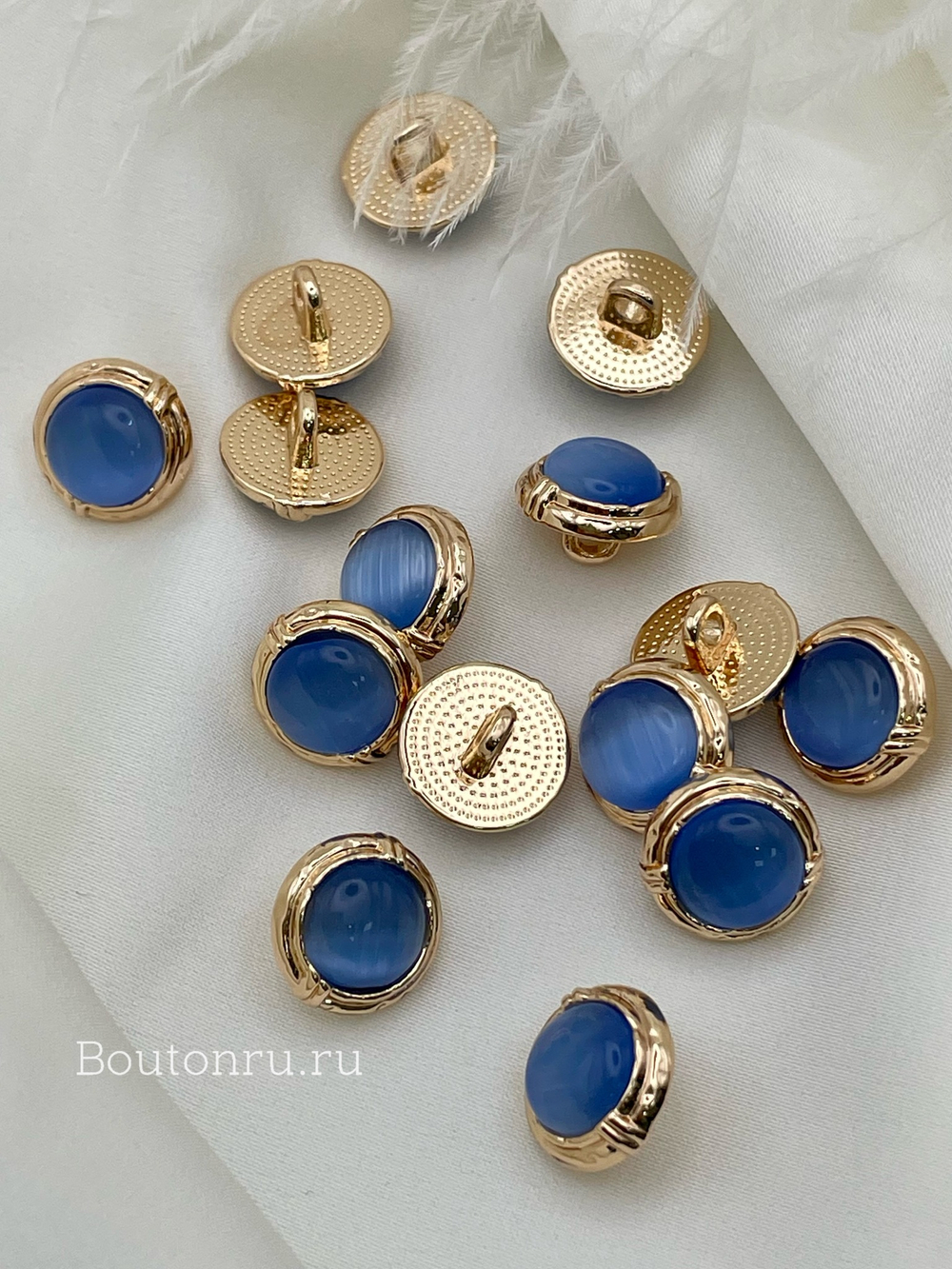 Пуговицы золотистые на ножке синий камень луна