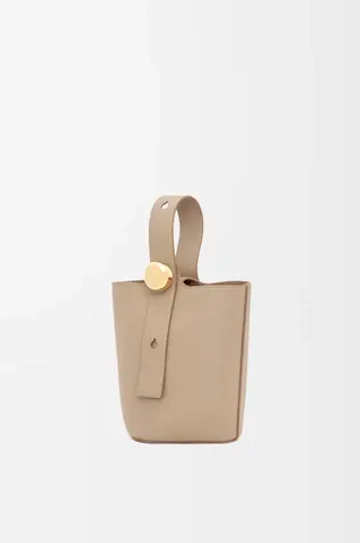 Loewe Мини-сумка-ведро Pebble из мягкой зернистой телячьей кожи, песочный