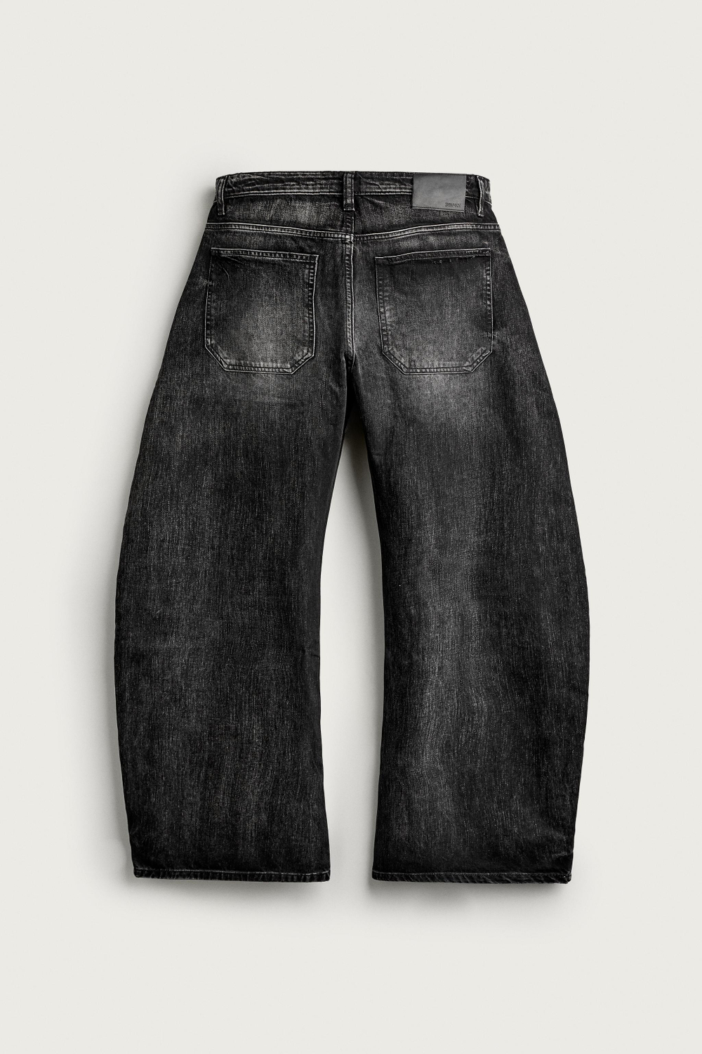 ДЖИНСЫ LOOSE BARREL FIT — ZARA
