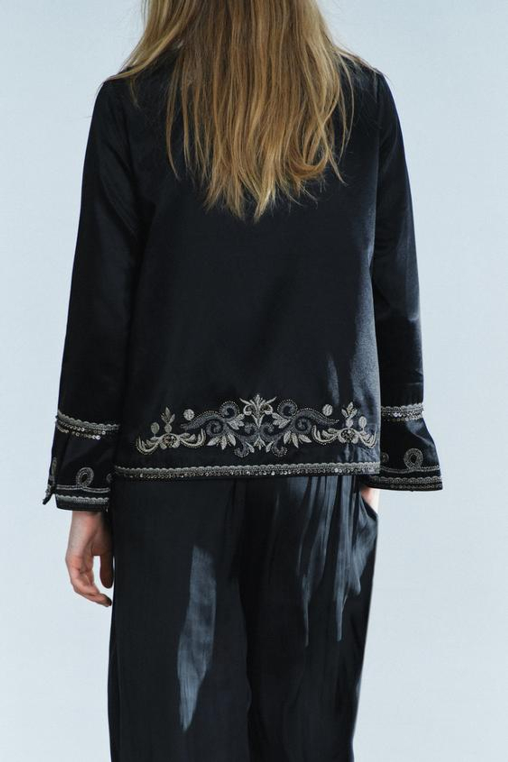 ZARA КУРТКА С ВЫШИВКОЙ И ЗАСТЕЖКАМИ-АЛАМАРАМИ — ZW COLLECTION, ЧЕРНЫЙ