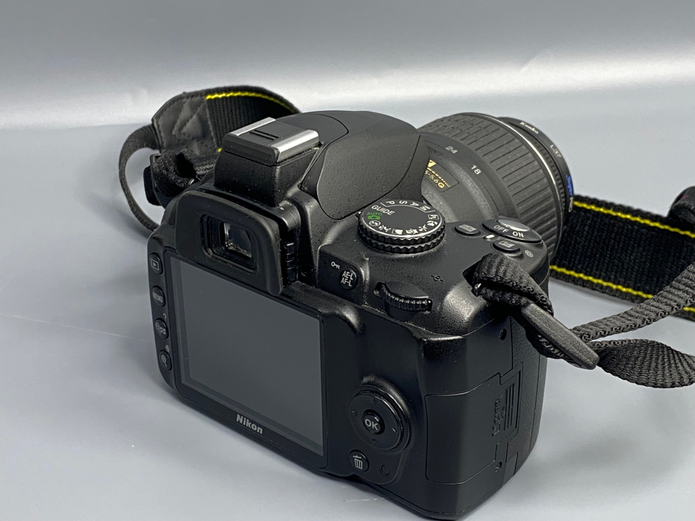 Nikon D3000 Kit 18–55mm — 19 030 кадров