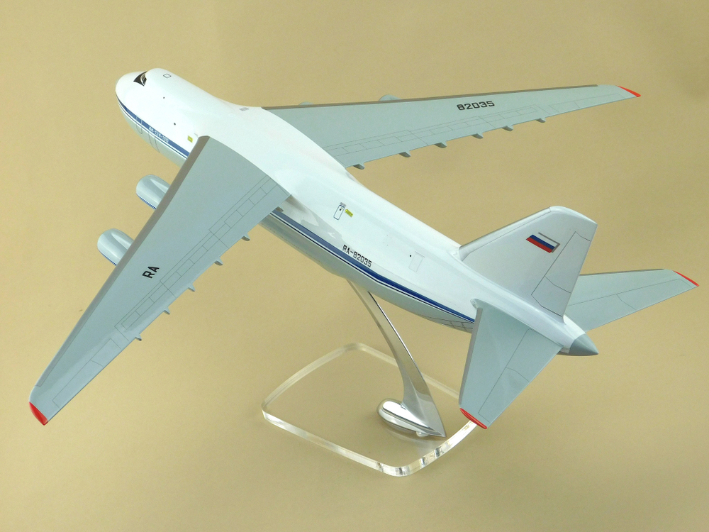 Модель самолета Ан-124-100 (М1:144, RA-82035)