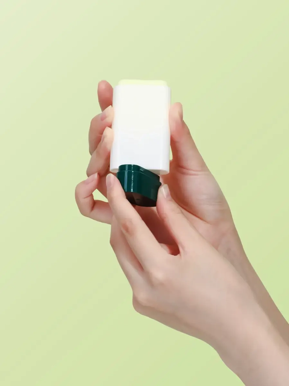Round Lab Солнцезащитный стик с сосной и центеллой для проблемной кожи Pine Calming Cica Airy Sunstick 19 гр