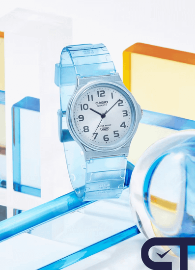 CASIO MQ-24S-2B — классические аналоговые часы в прозрачном голубом корпусе