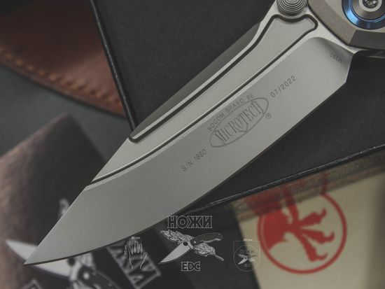 Складной нож Microtech Socom Bravo S/E Standard Carbon Titanium 260-7-CFTI c клинком из стали Böhler M390 Microclean®, рукоять титан / карбон