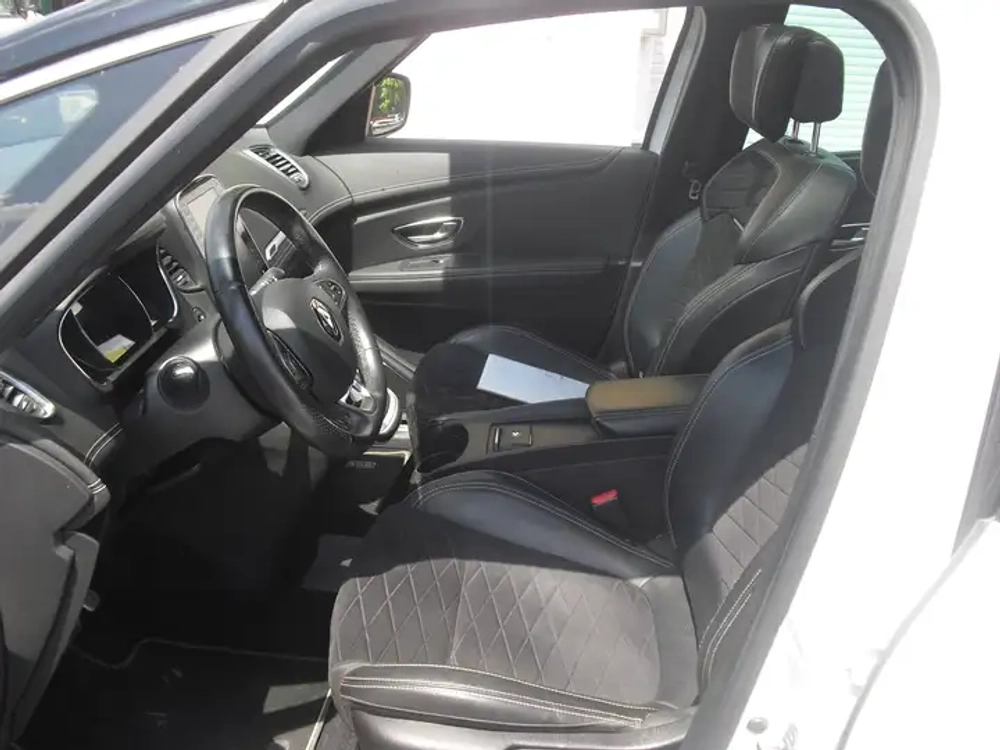 Renault Grand Scenic Black Edition
