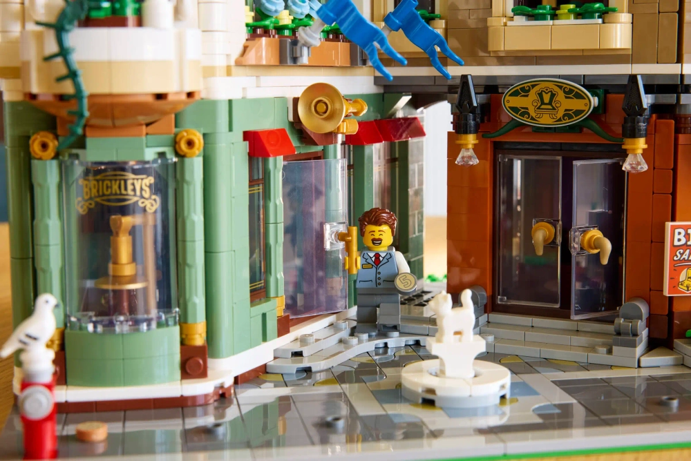 Конструктор LEGO Icons 11371 Shopping Street