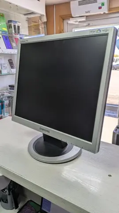Монитор Samsung SyncMaster 710W