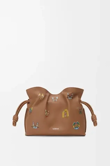 Loewe Мини-клатч Cats Flamenco из телячьей кожи наппа, мокко