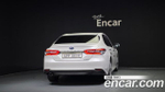 Toyota Camry 2.5 XLE Hybrid — 2019
