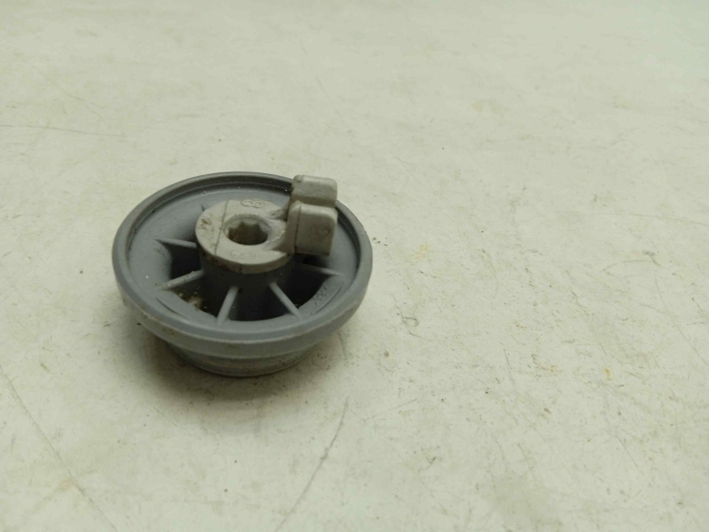 SGV43E43RU ктп20 Ролик верхней корзины для посудомоечной машины Bosch SGV43E43RU б/у
