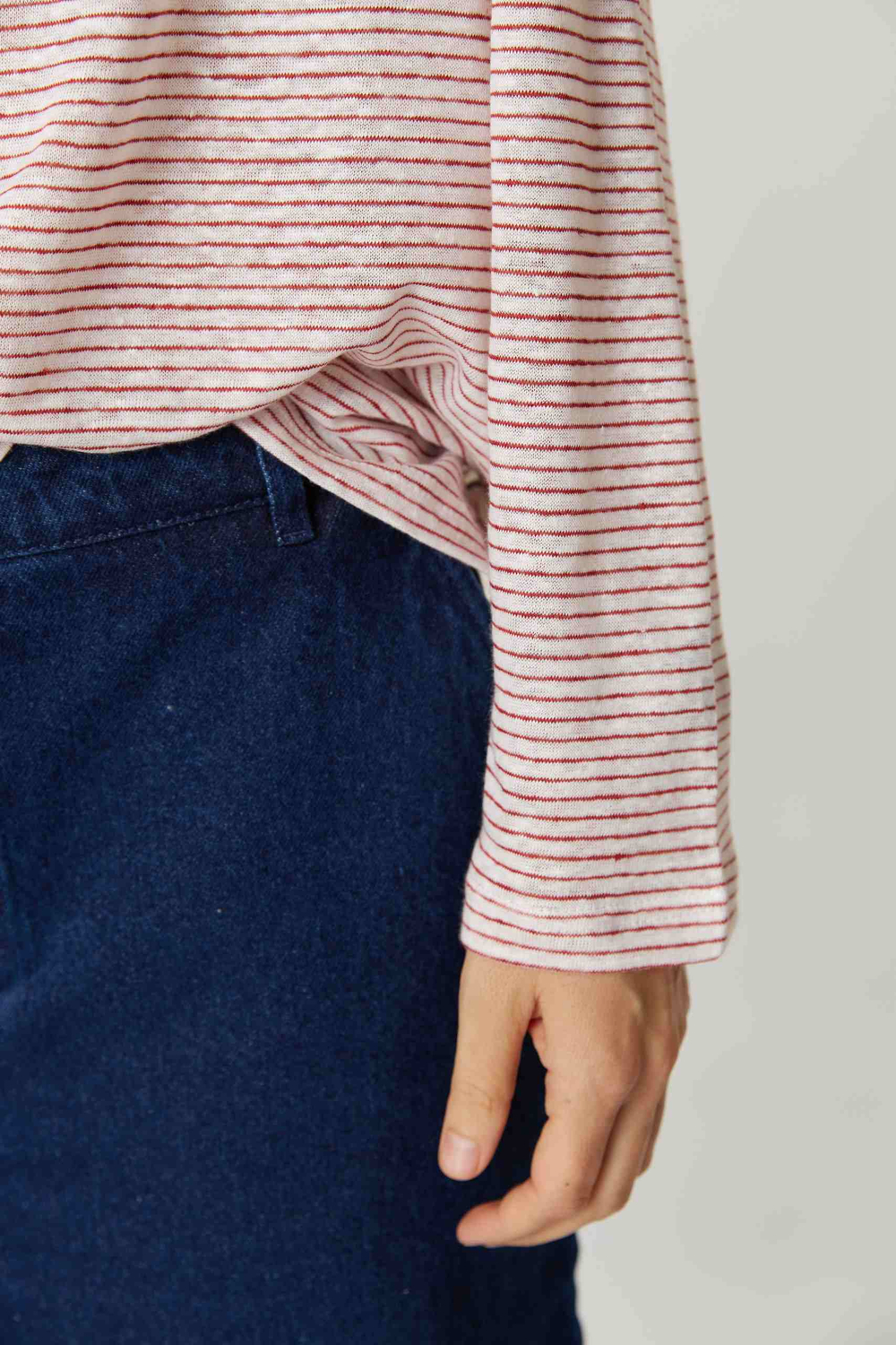 Топ с разрезами в полоску из льна