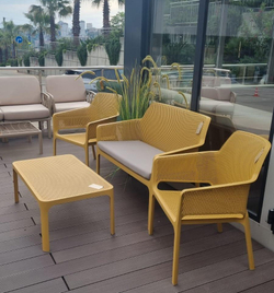 Комплект пластиковой мебели Net Горчичный. Диван, 2 кресла, столик.