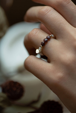 кольцо с гранатом и жемчугом