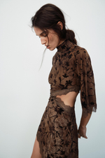 МИНИ-ПЛАТЬЕ ИЗ ФЛОКИРОВАННОЙ ТКАНИ С РАЗРЕЗОМ — ZARA