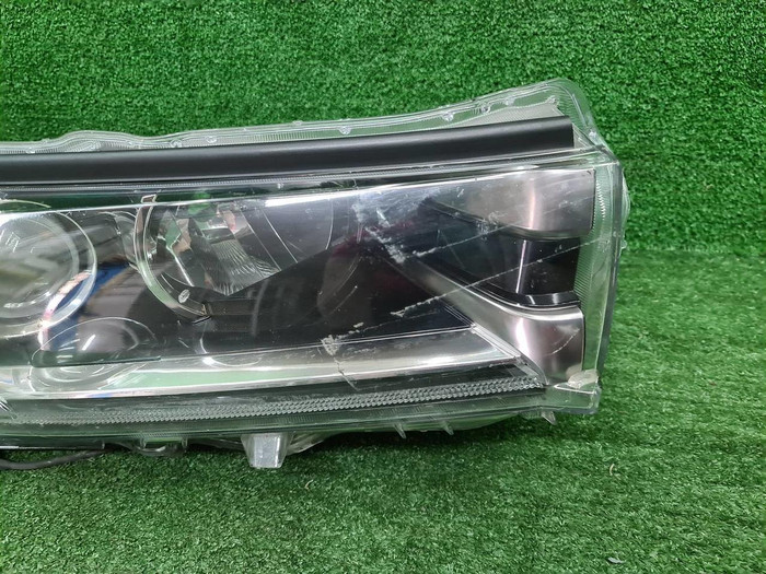 Битая Фара правая Toyota Highlander 3 U50 16-19 галоген