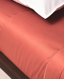 ZARA HOME САТИНОВАЯ ПРОСТЫНЯ (300 НИТЕЙ), МАЛИНОВЫЙ