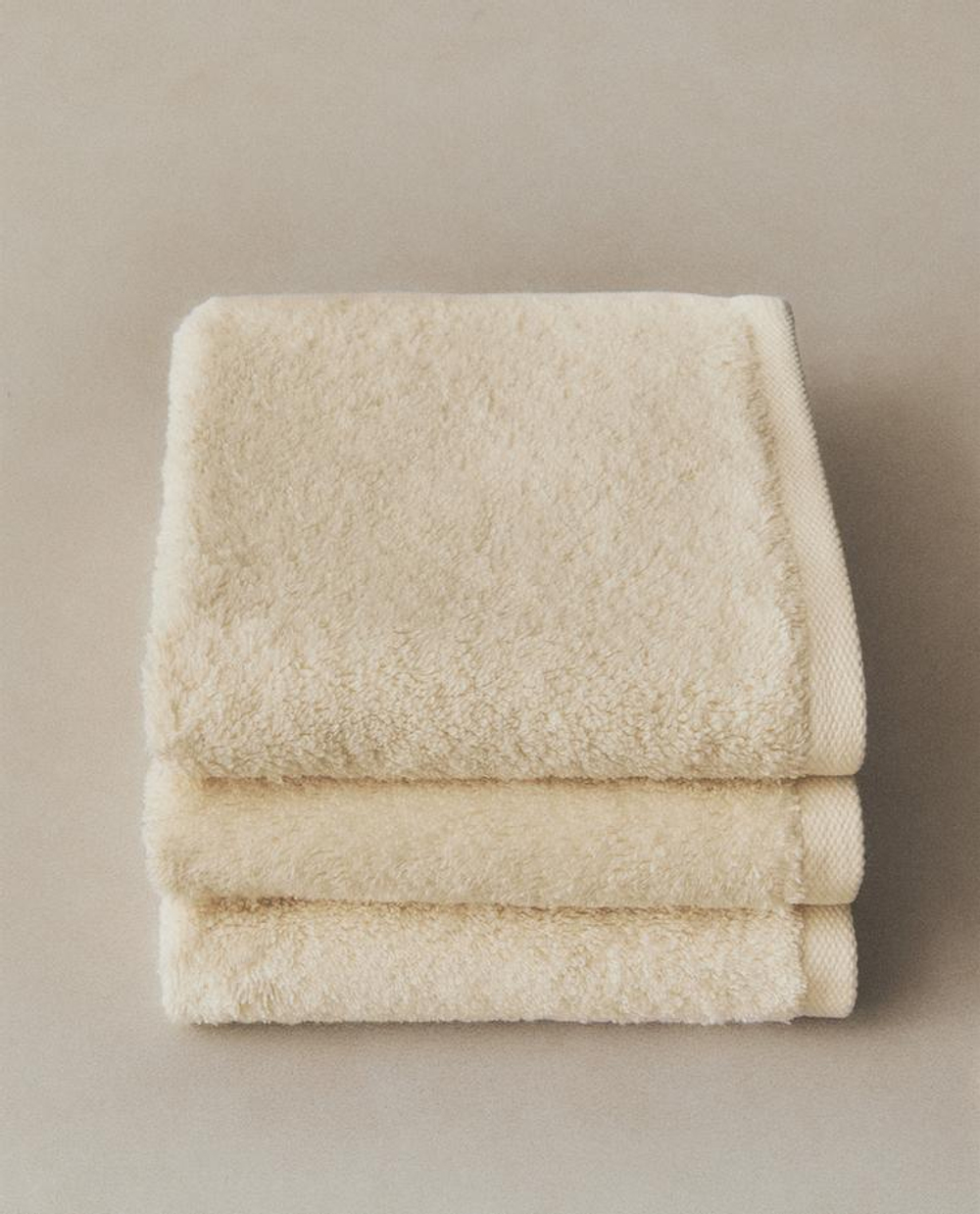 ZARA HOME ПОЛОТЕНЦЕ ИЗ ХЛОПКА ВЫСШЕГО КАЧЕСТВА (НАБОР ИЗ 3 ШТ), ЦВЕТ СЛОНОВОЙ КОСТИ