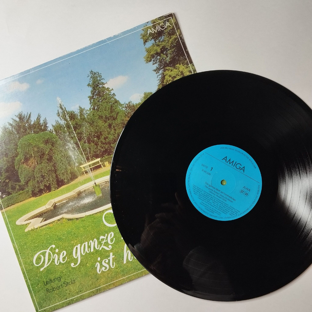 Винтажная виниловая пластинка LP Robert Stolz Роберт Штольц Die Ganze Welt Ist Himmelblau (ГДР 1988)