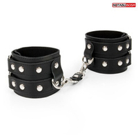 Черные широкие кожаные наручники с заклепками на карабине Bior Toys Notabu NTB-80354