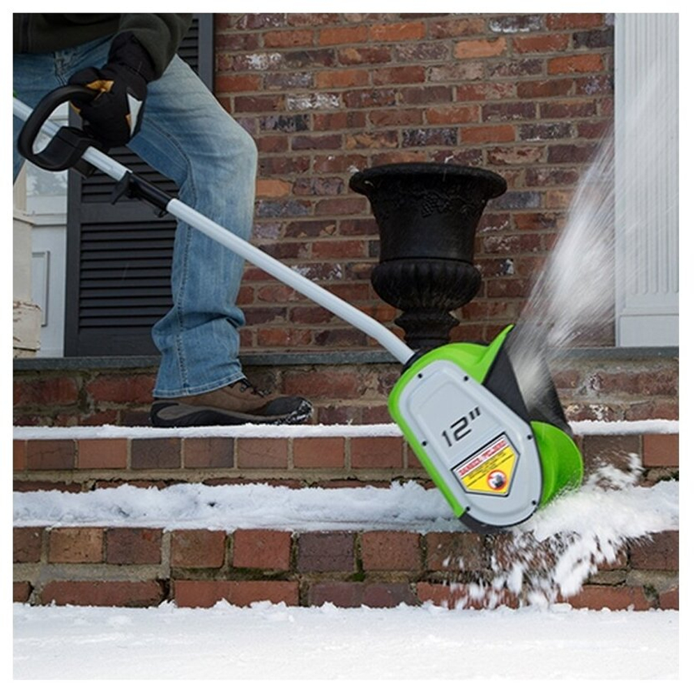 Снегоуборщик-снеголопата GREENWORKS GD40SS 40В,б/щ,30 см,1хАКБ 4 А.ч и ЗУ (2600807///)