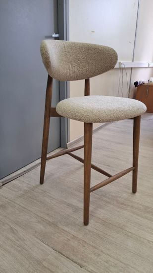 Стул полубарный Comfy 65 см, бежевая ткань, ножки орех