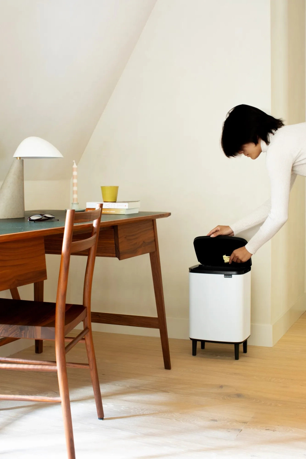 Brabantia Контейнер для мусора Bo Touch Hi 12л белый 227240